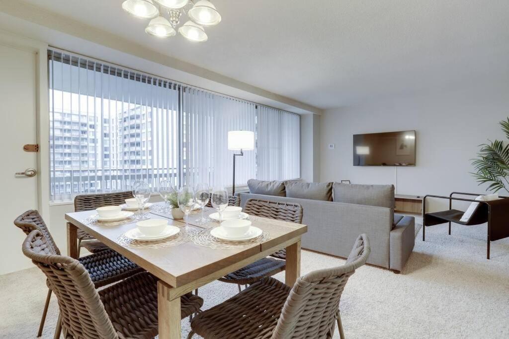 Elegant Apartment W Views At Crystal City Arlington Eksteriør billede