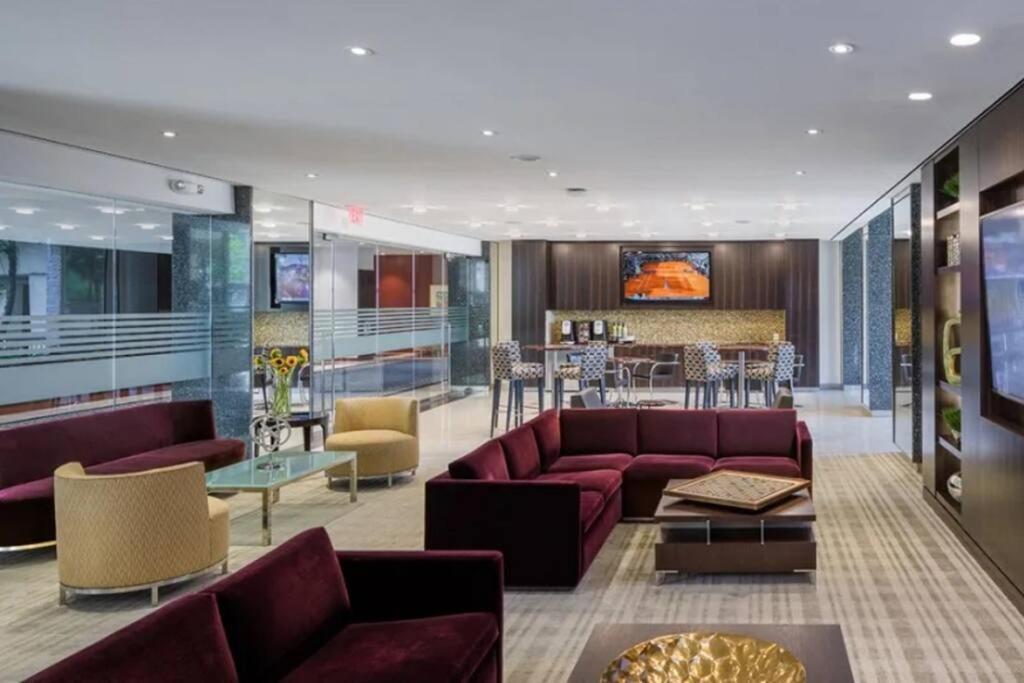 Elegant Apartment W Views At Crystal City Arlington Eksteriør billede