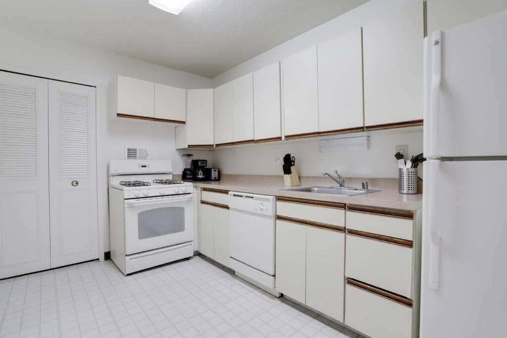 Elegant Apartment W Views At Crystal City Arlington Eksteriør billede