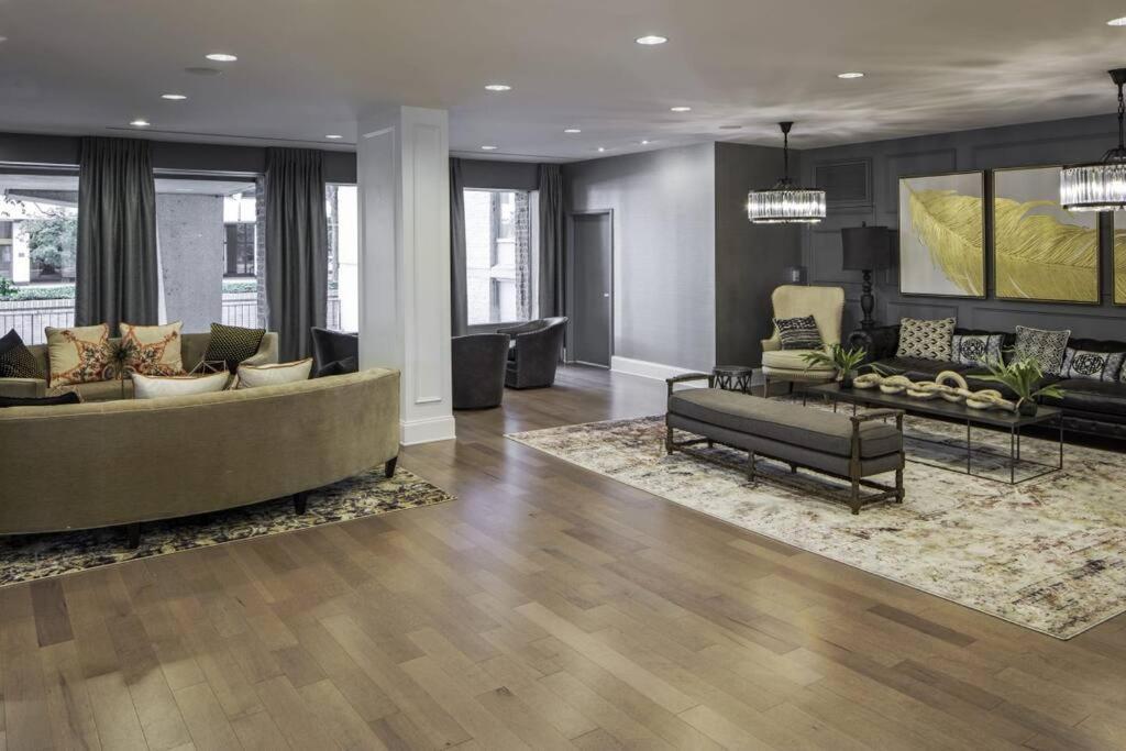 Elegant Apartment W Views At Crystal City Arlington Eksteriør billede