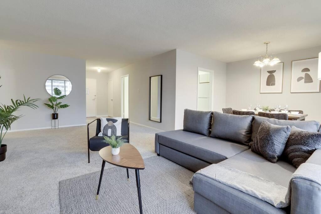 Elegant Apartment W Views At Crystal City Arlington Eksteriør billede