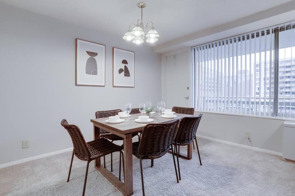 Elegant Apartment W Views At Crystal City Arlington Eksteriør billede