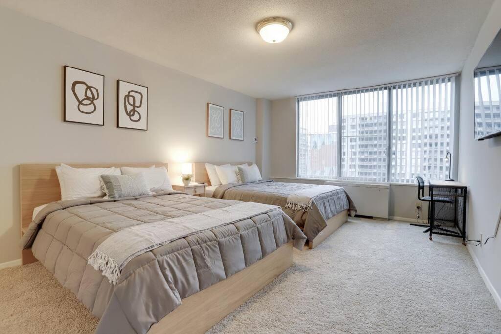 Elegant Apartment W Views At Crystal City Arlington Eksteriør billede