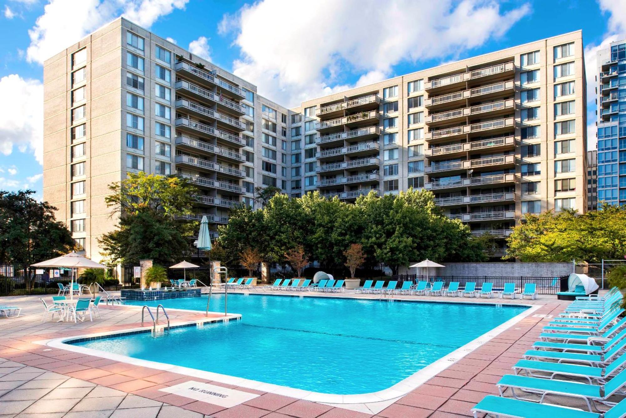 Elegant Apartment W Views At Crystal City Arlington Eksteriør billede